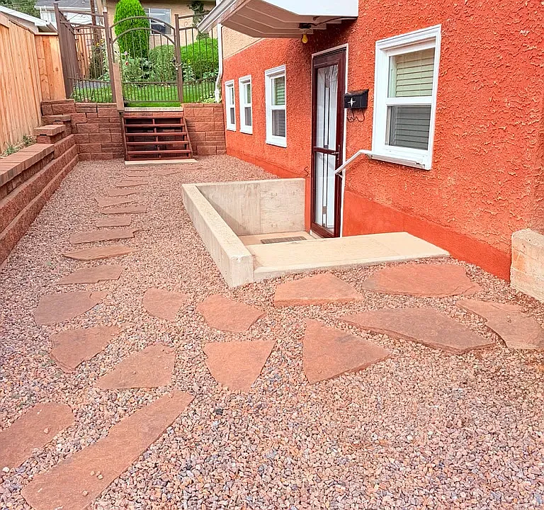 2218 W Uintah St