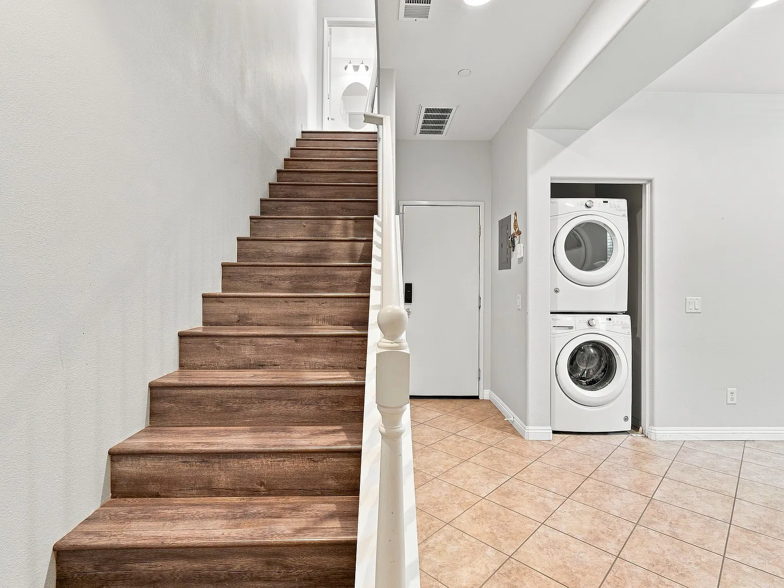 2 bed, 2.5 bath, 1378 sqft, $3,000 — Photo 4