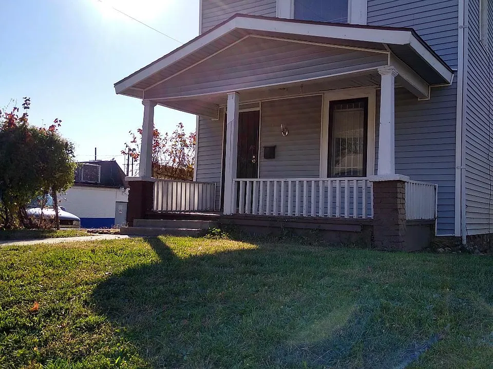 102 N 13th St