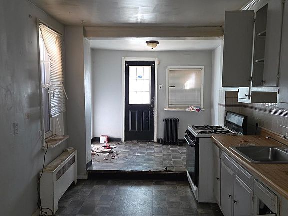 4th image of 1103 Elm St