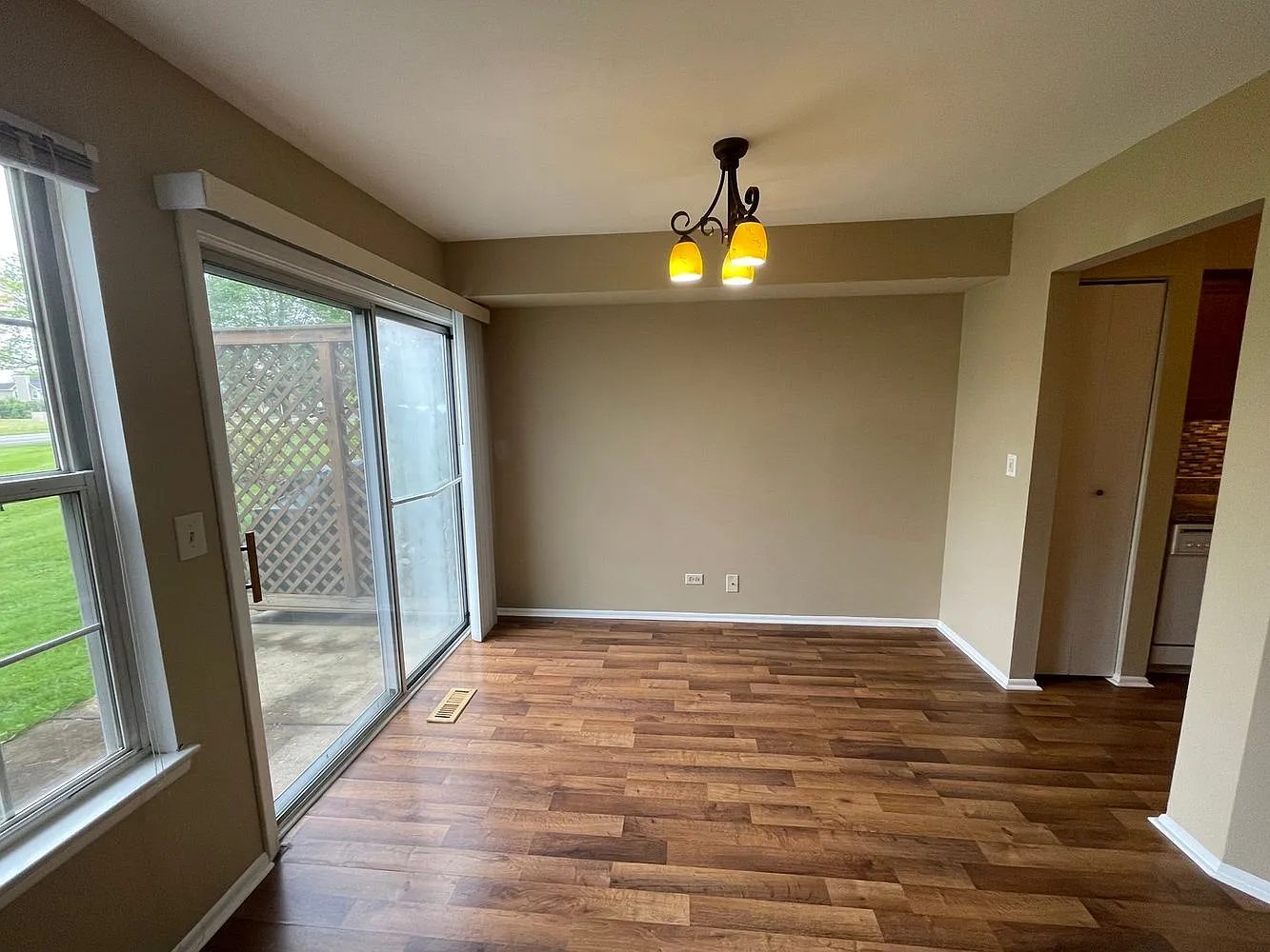 2 bed, 1017 sqft, $2,400 — Photo 4