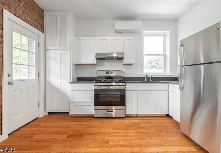 200 Forest St #3R — Photo 10