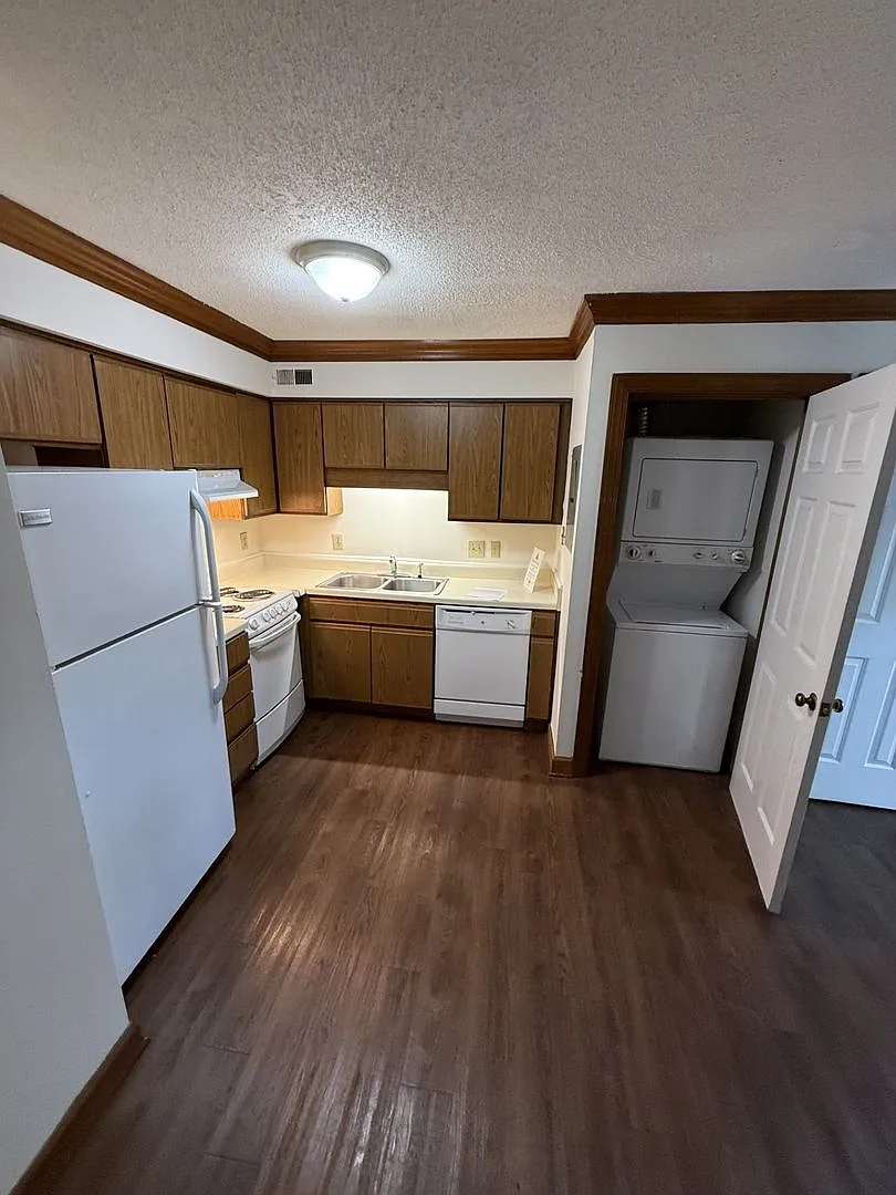 1 Bedroom 1 Bathroom Condo! — Photo 3
