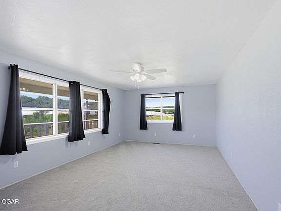 5th image of 924 Weibert Rd
