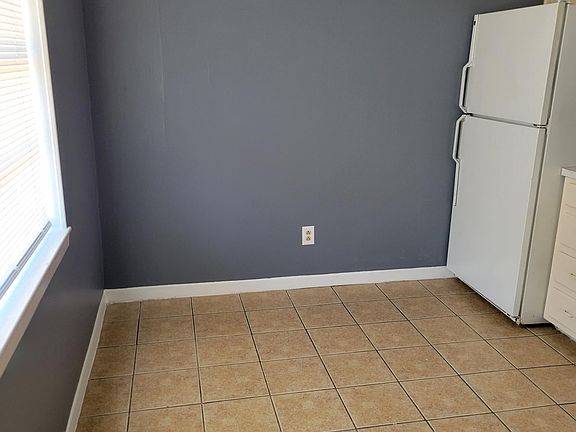 4th image of 304 E Carpenter Ave APT 2
