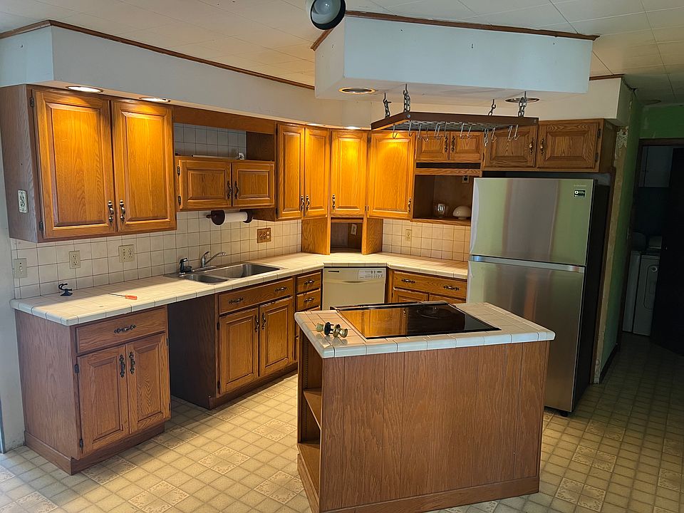 2nd image of 99 Newland Dr