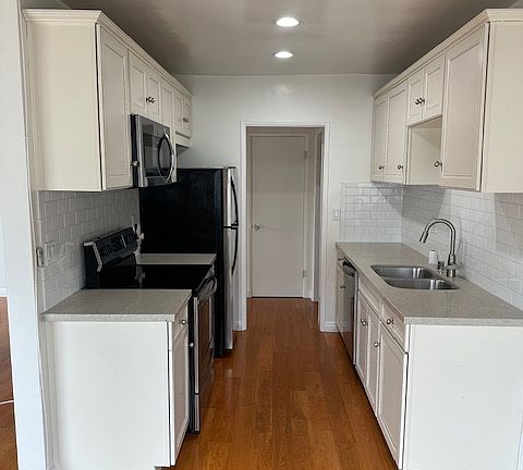 5th image of 1018 Euclid St #205