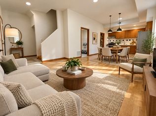 241 W 24th St #1R, Chicago, IL 60616