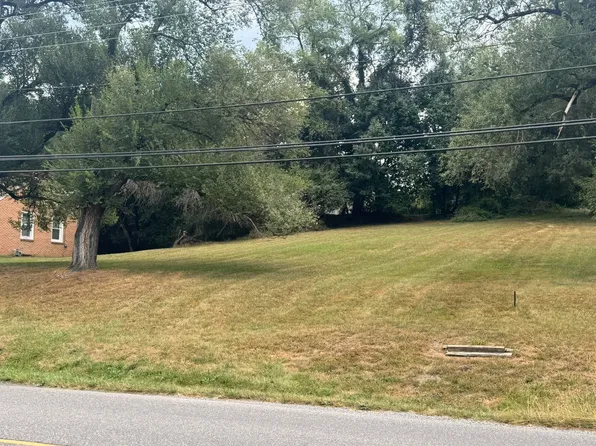 Wadsworth St, Radford, VA 24141