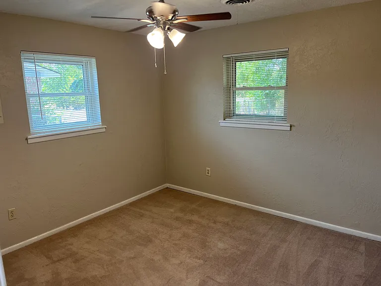 4217 SE Elmhurst Ln — Photo 8