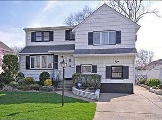 8 Oxford Ave, Massapequa, NY 11758