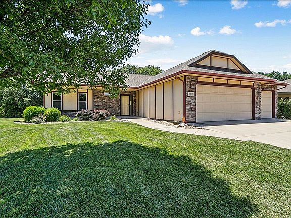 2nd image of 1213 N Hamilton Cir