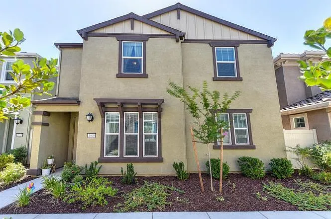 1009 Dennington Pl — Photo 1