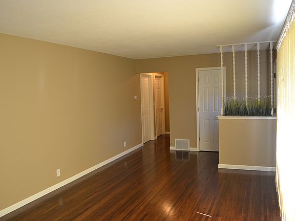 Living room, Hardwood floors