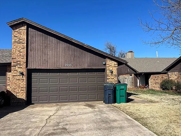 2533 W Hefner Rd — Photo 1