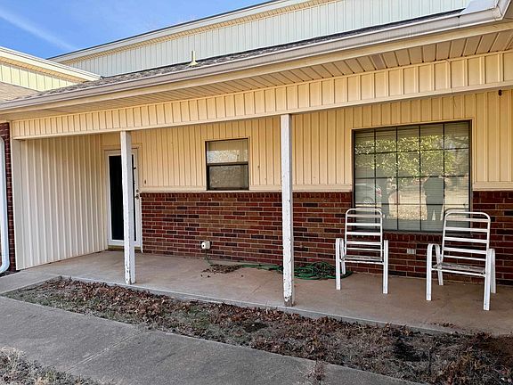 3rd image of 602 Fieldcrest Dr