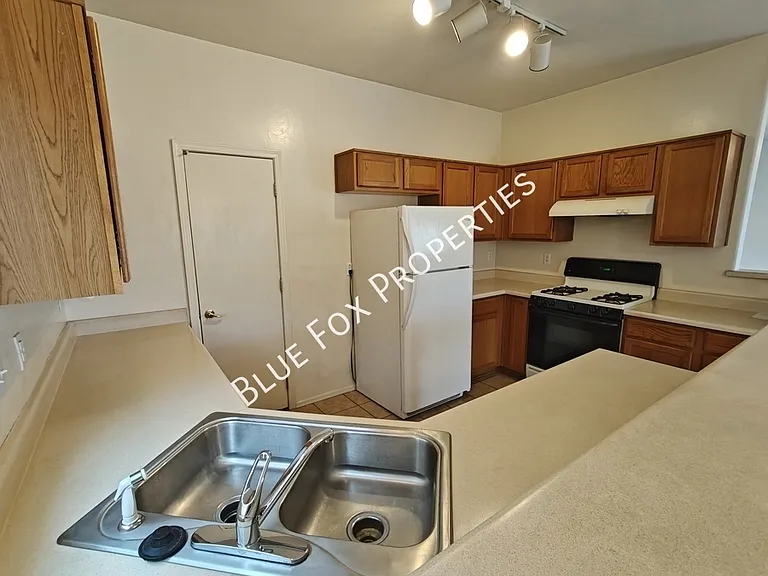 8262 W Zlacket Dr — Photo 3