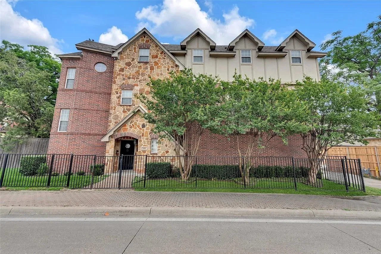 2 bed, 2.5 bath, 2107 sqft, $4,300 — Photo 1