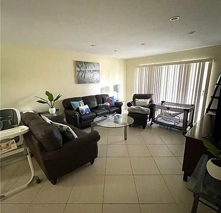 5th image of 20200 NE 27th Ct APT 24