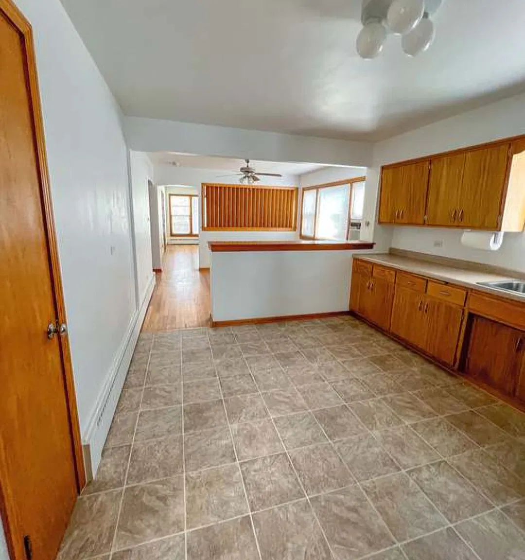 3 bed, 980 sqft, $1,800 — Photo 3