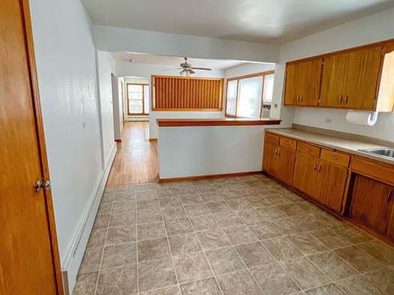 3rd image of 3602 Clarence Ave #2