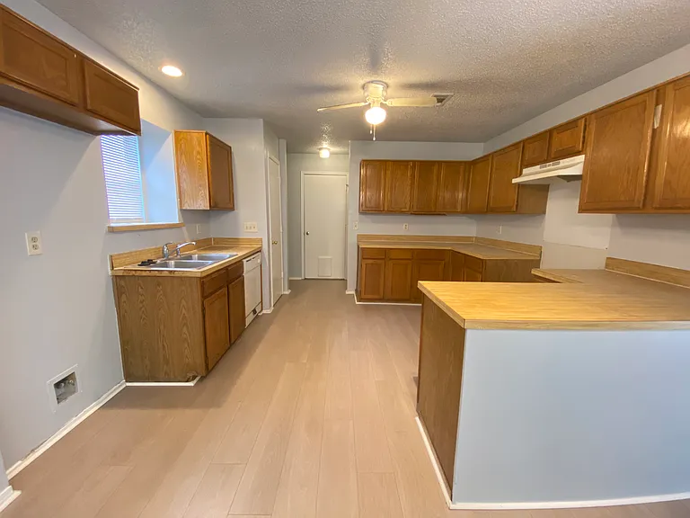 6101 Meadowside Trl — Photo 9