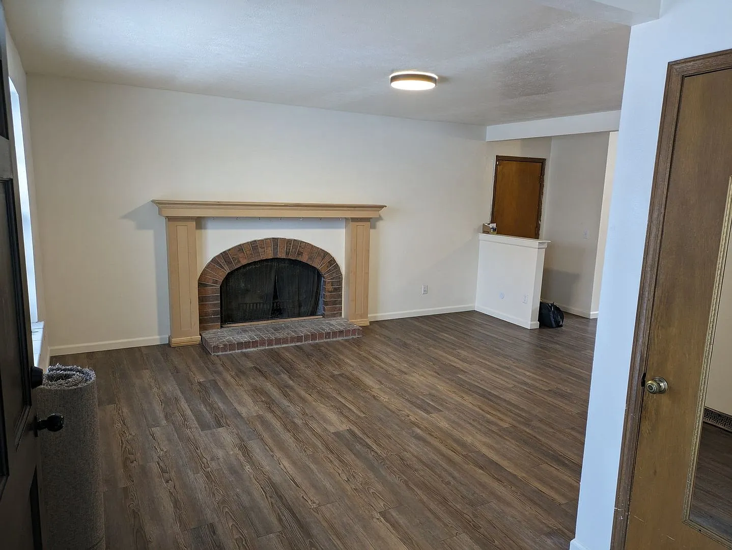 HUGE 4B/3b house on .4 acre lot. 3300sqft with oversize 2 car garage. — Photo 3
