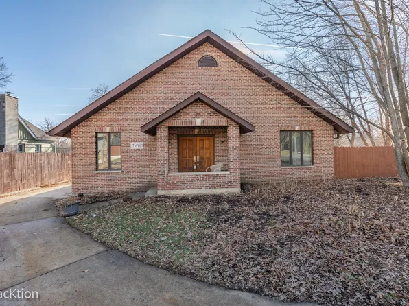 17W463 Red Oak Ave, Addison, IL 60101