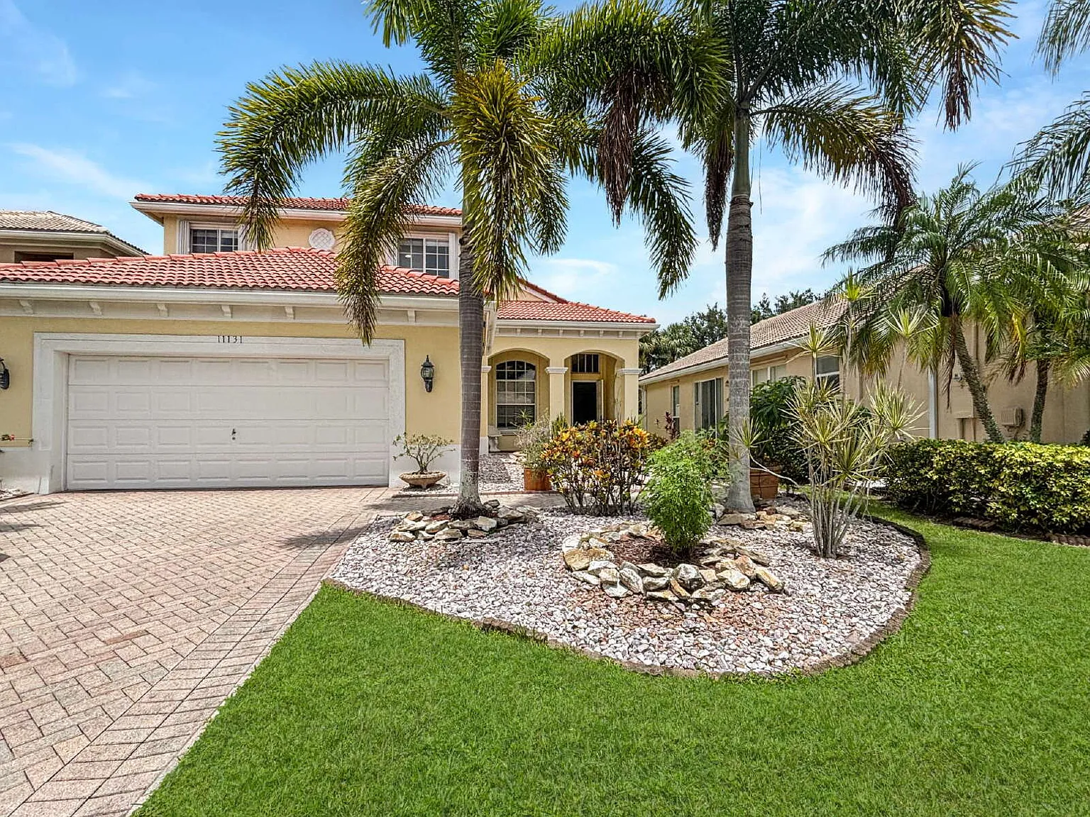 4 bed, 3.0 bath, 2058 sqft, $4,950 — Photo 2