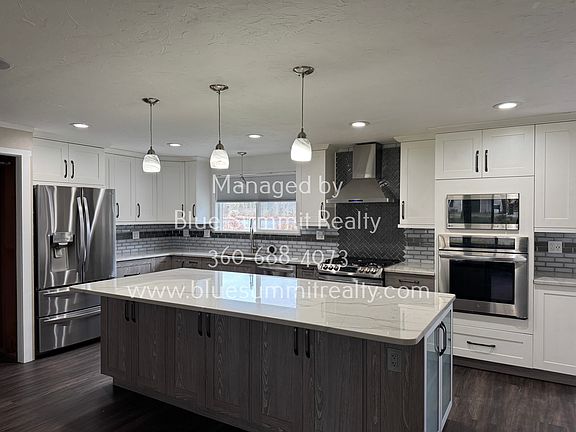 3rd image of 2405 Westlake Dr SE