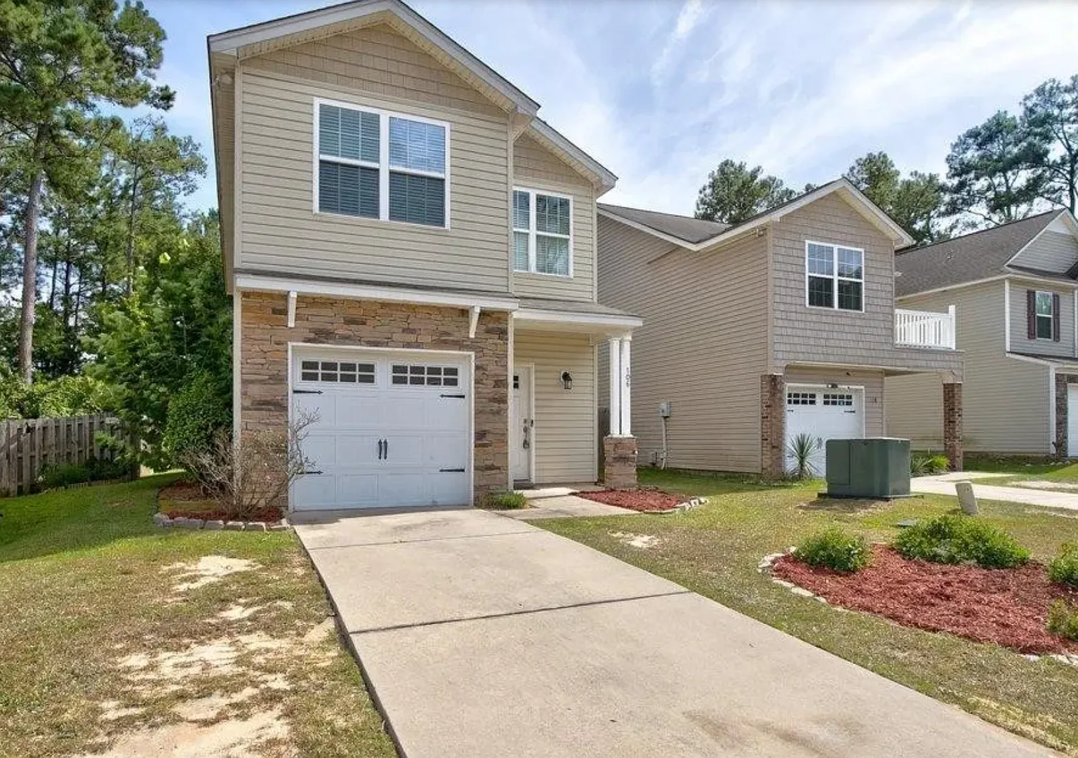 Spacious 3-Bed, 2.5-Bath Home with Private Backyard Close to Fort Jackson & Major Highways! — Photo 2