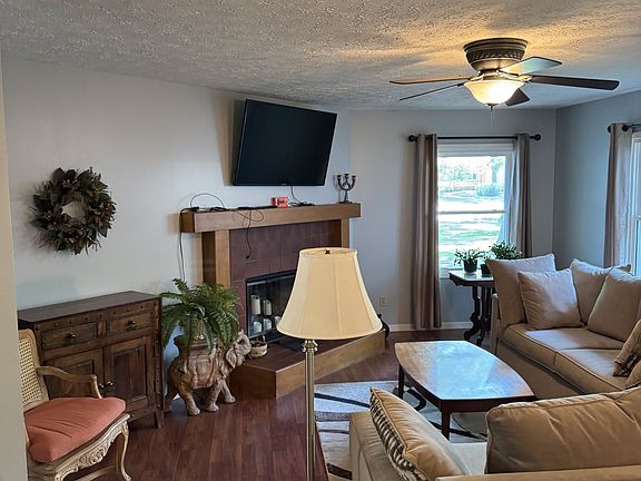 4th image of 23900 Hedgewood Ave