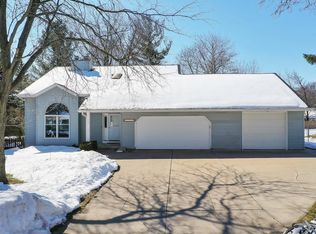 2793 Sunray Ln, Green Bay, WI 54313