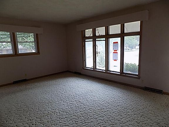 3rd image of 606 E Wayland Street