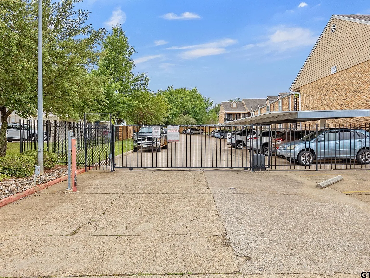 2 bed, 2.0 bath, 1103 sqft, $1,600 — Photo 3