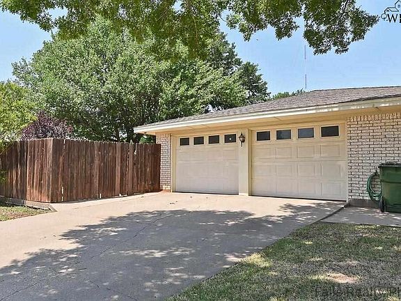 3rd image of 2812 Cromwell Ave