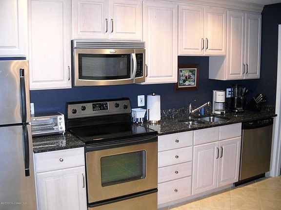 2nd image of 124 Lincoln Ave #C5