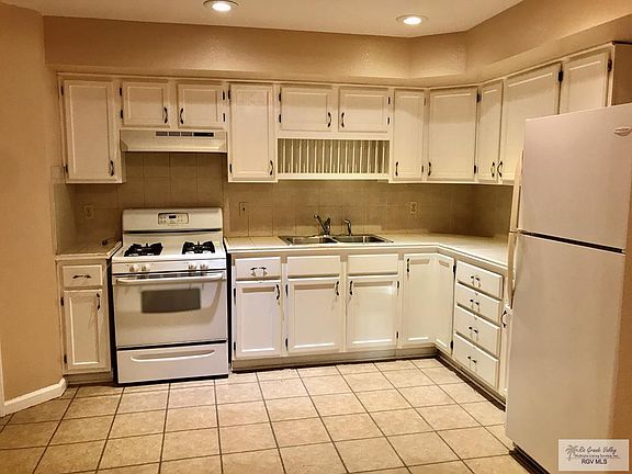4th image of 403 Pera Ave