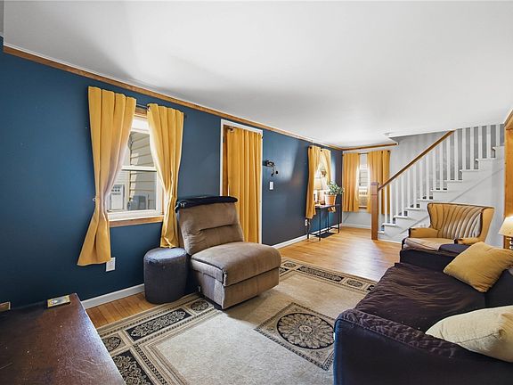 4th image of 25 Spruce St