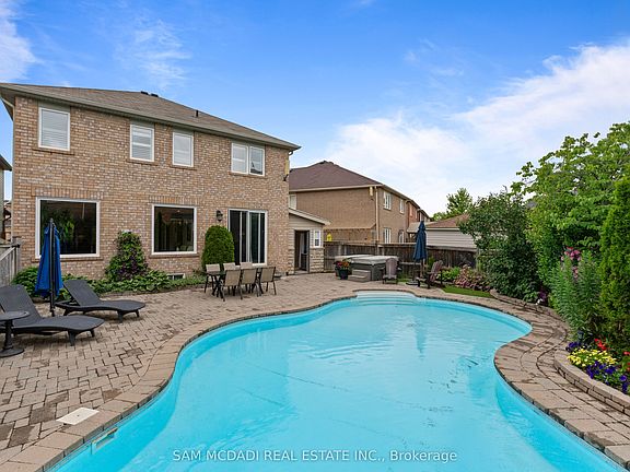 2nd image of 899 Pickersgill Cres