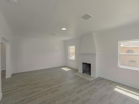 3rd image of 5920 Rockne Ave #A