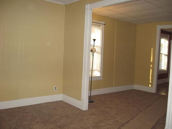 2nd image of 526 Paterson St