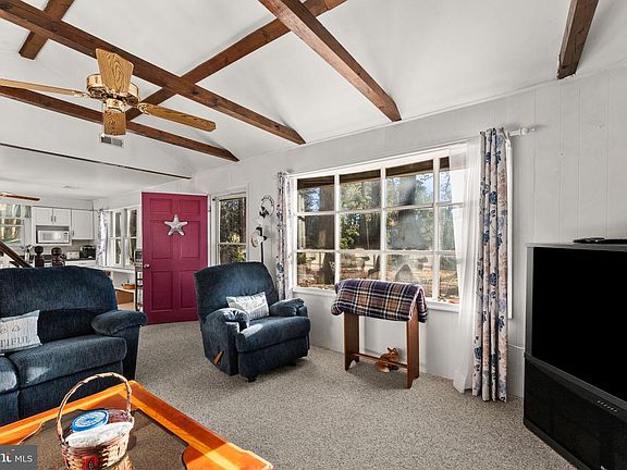 5th image of 792 Oak Hill Rd