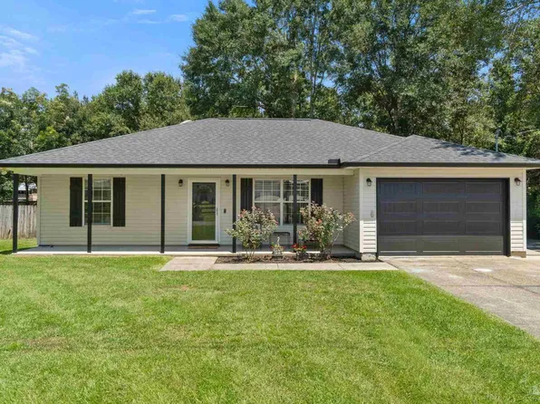 1016 Heathrow Dr, Cantonment, FL 32533