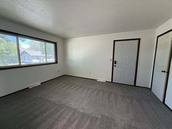 3rd image of 616 8th Ave NE #2