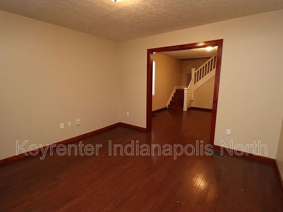 2nd image of 910 & 912 N Tacoma Ave Unit 910