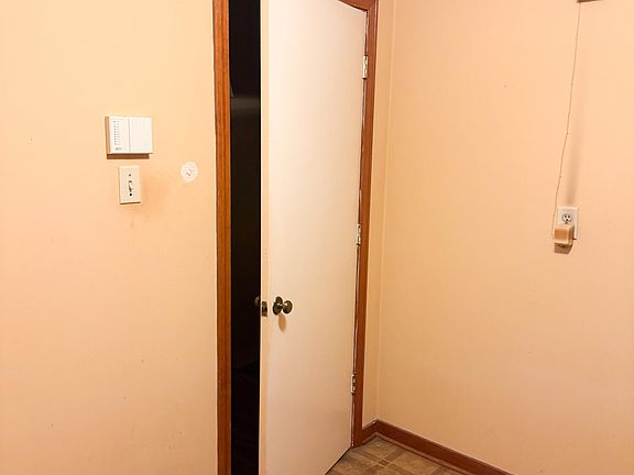3rd image of 512 Cedarwood Dr