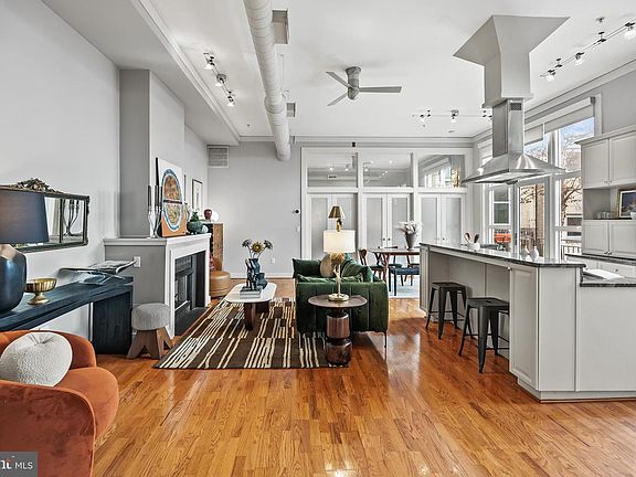 4th image of 2380 Champlain St NW APT 202