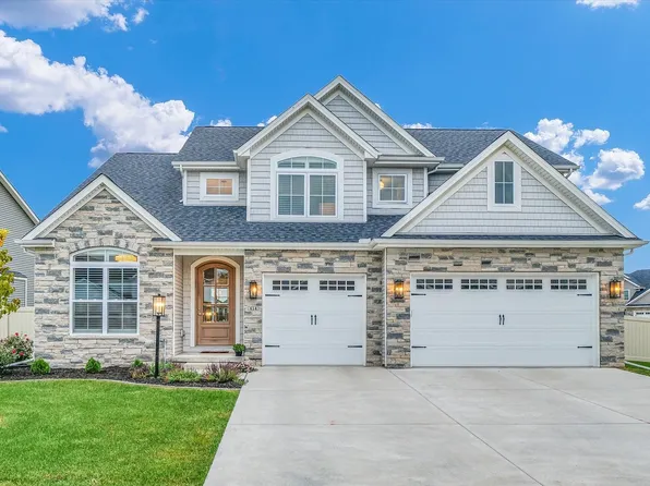 414 Lake Falls Blvd, Savoy, IL 61874