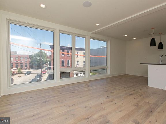 4th image of 2431-35 Frankford Ave #6